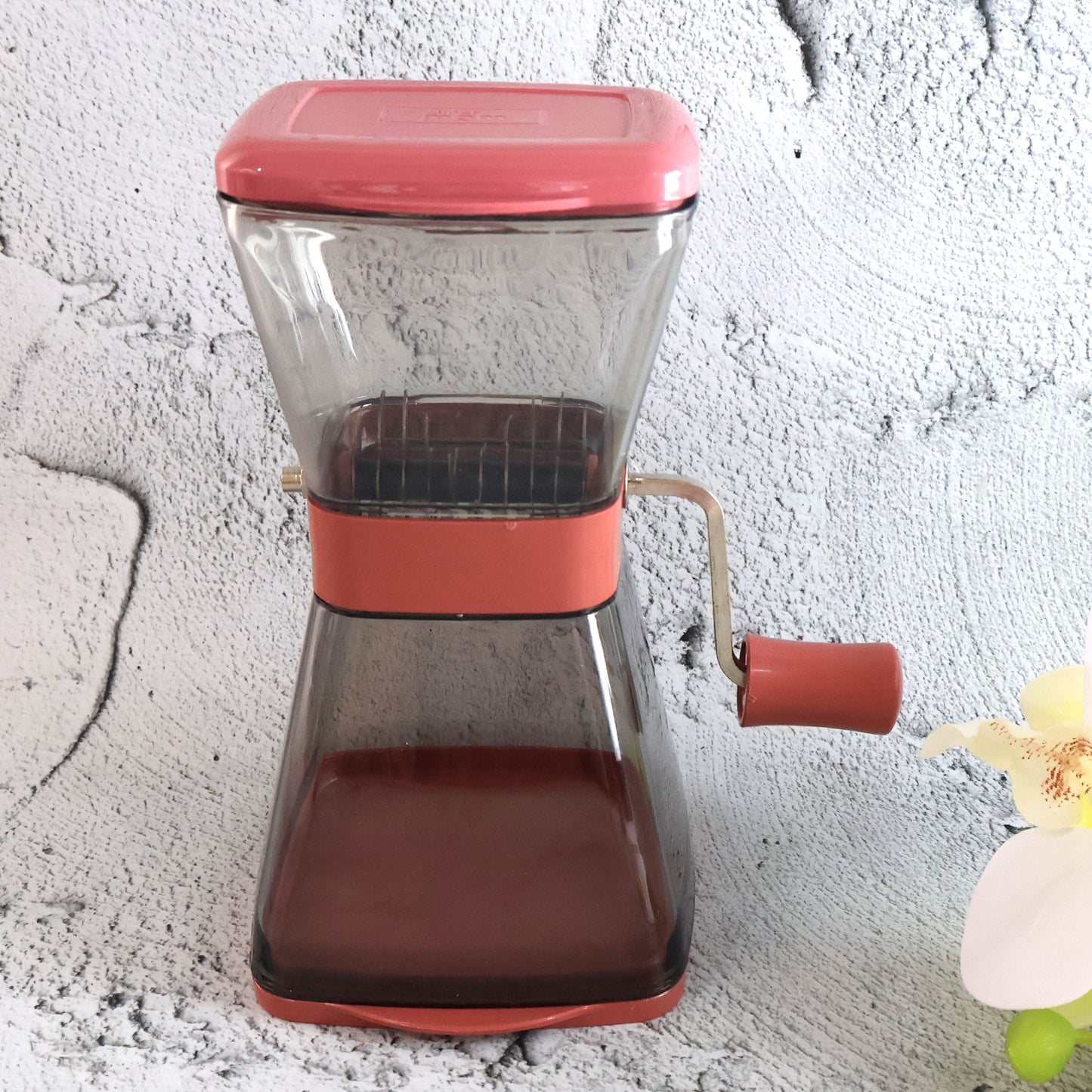 Supermom Manual Cutter With Blades And Locking Lid (1 Pc)